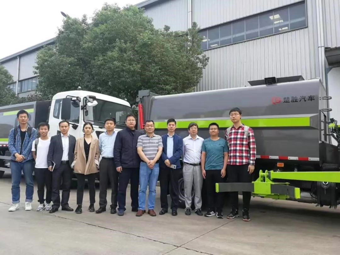 驚艷！“智能機(jī)械臂”自裝卸式垃圾車震撼問(wèn)世